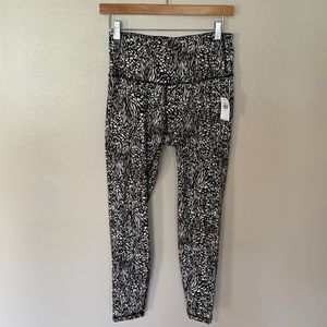 NEW Old Navy Active High Rise Legging. Medium